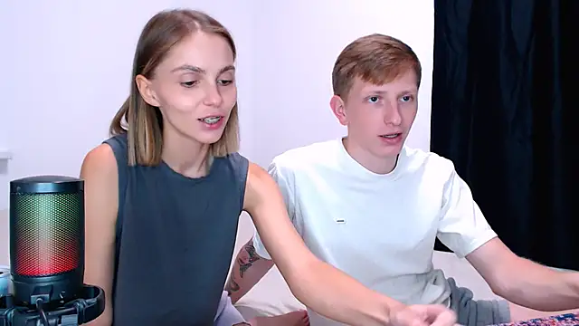 Juliaanddima - show ass doggy