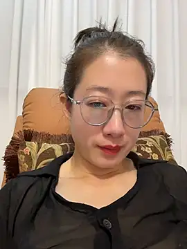 Weiwei103 - 用手指弹奶头6下