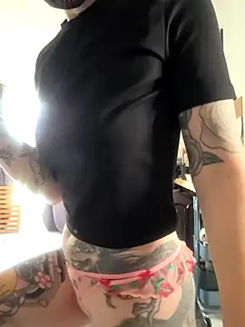 LindienneTatouee - Enlever pantalon