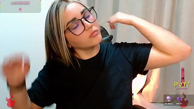 Lucia_star__ - Ice boobs + play nipples 🧊