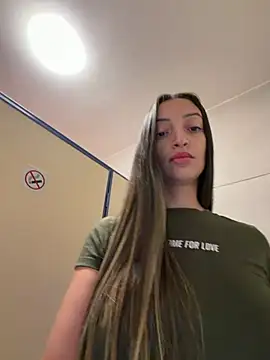 BelleLouiseVp - Shake my Ass