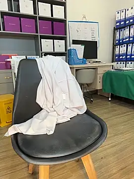 Public_orgasm - Big squirt at clinic