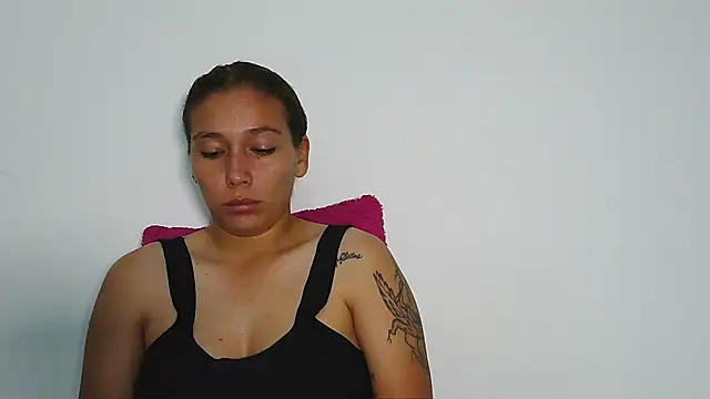 Molly_Lilly - strapon in pussy