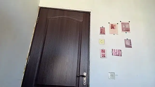 RolandeRohrs - Touching my ass closer😏