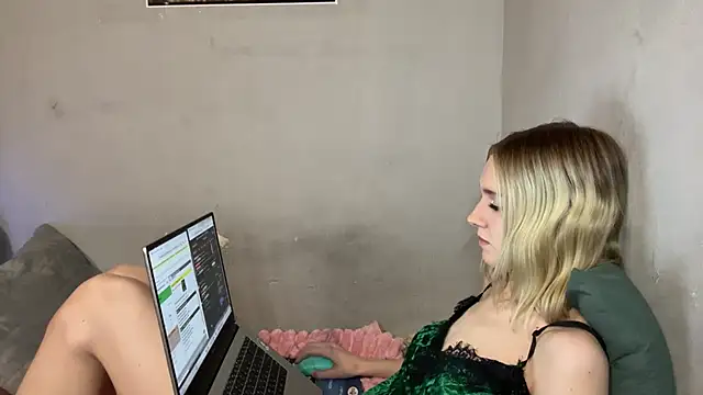 WildHeart_Couple - Lets give him a blowjob