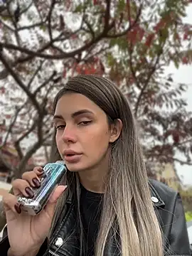SandraCarter - Show ass in public park