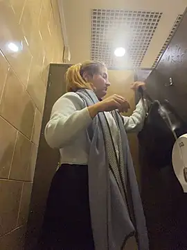 AdelRich - Show mybpussy in mall