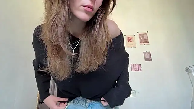 RolandeRohrs - Touching my ass closer😏
