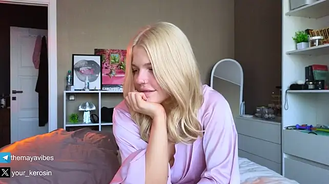 Maya_NextDoor - PUT 2 FINGERS IN MY PUSSY AND FUCK