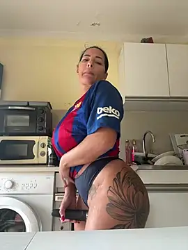 Safia_dz - Je me gode nue sur mon lit