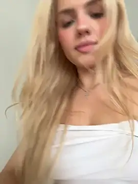 EllaBaby18 - 3 FINGERS IN PUSSY