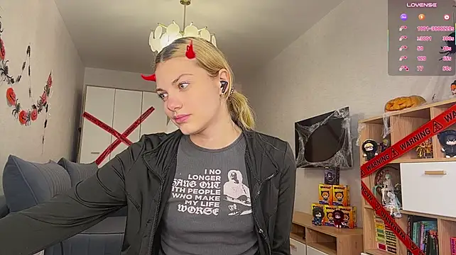 LinaFlamie - mash boobs under top