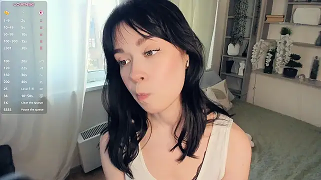 GwynBelous - massage my boobs
