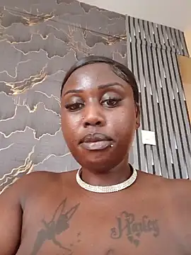 Queenmillan - SUCK TIRRIES FOR DADDIE