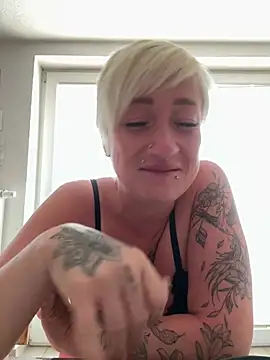 Bigboobiegirl90 - Hose aus