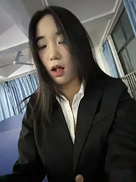 Lucy2027 - m腿桌面上震小穴