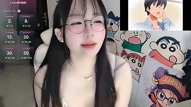 Angela-AMY - 气质美女三要素。胸小，话少，表情吊 脱光光留底裤