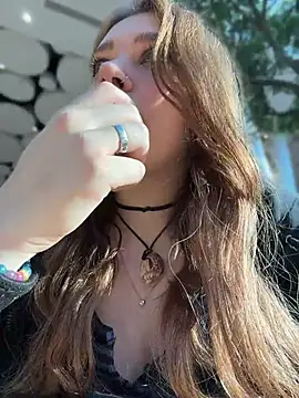 Lucy-joy - SHOW BOOBS UNDER top