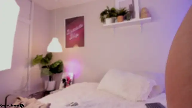 Queen_liana - butt plug+bounce ass in face