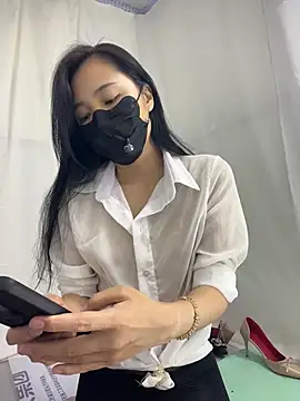 Nini_11 - 乳夹2分钟Breast clamps for 2 minutes