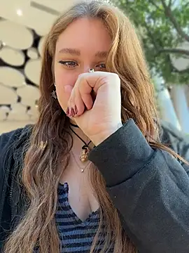 Lucy-joy - SHOW BOOBS UNDER top