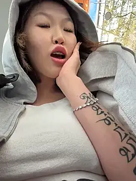 CreamPuff- - Massage pussy+soft slap in tram