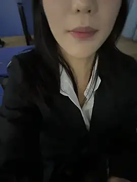 Lucy2027 - m腿桌面上震小穴