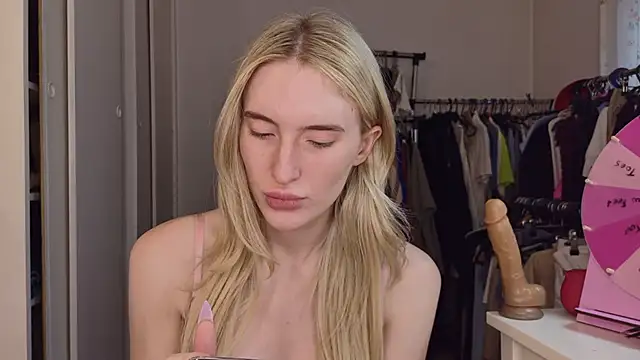Mayaahart - get boobs out and nipples hard