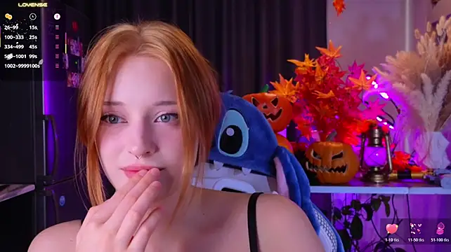 Hisoka_akerley - Massage my boobs close to cam 🎃😎💪