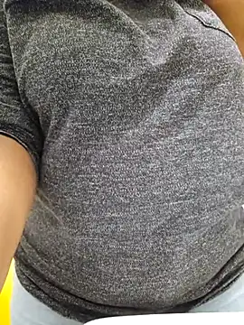 Yofav12 - Show ass in public toilet