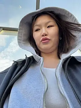 CreamPuff- - Massage clit+ little pinch it in public