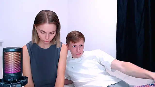 Juliaanddima - show ass doggy
