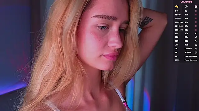 AliviaWithLove - Lick my lips close to you <3