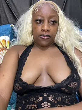 SexyBadGirl20 - Butt plug in !!