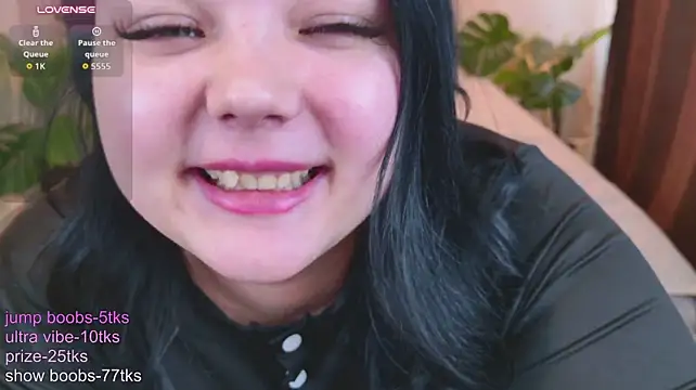 Deluluxee - massage my naked boob with cream