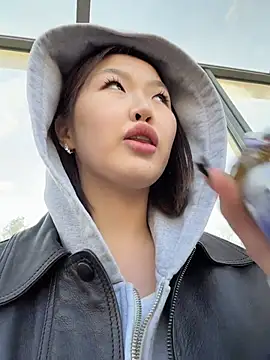 CreamPuff- - Massage clit+ little pinch it in public