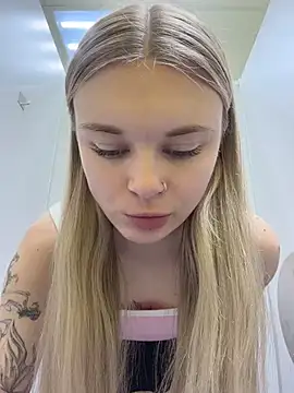 -MiaKitty - Rub clit in panties & get pussy wet