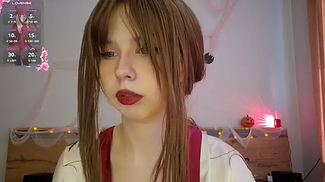 LynetHakes - Pull my nipples