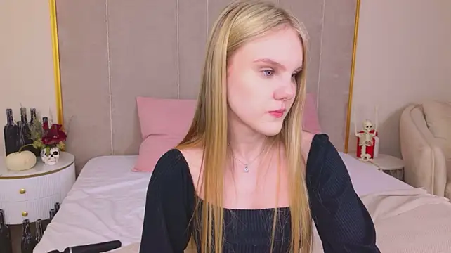 Lili_Lohan - topless photo