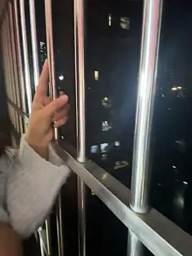 Love-yiyi - 全裸跳舞5分钟