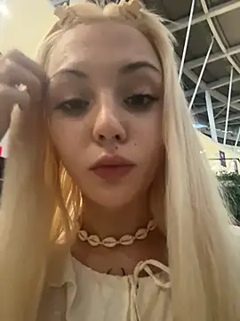 Badblondie - Show what i have under my shirt