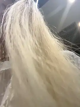 Badblondie - massage boobs around people in mall
