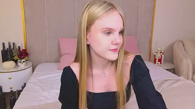 Lili_Lohan - topless photo