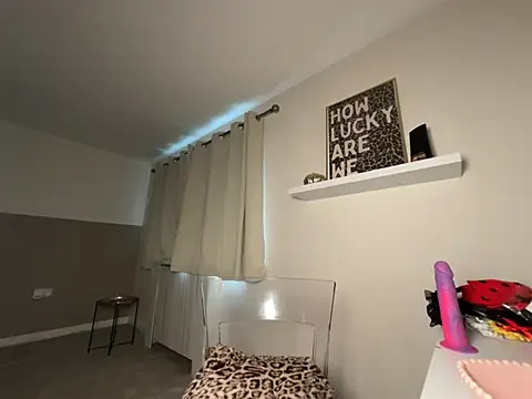 Leahmariaamor - Get my 🐱 out