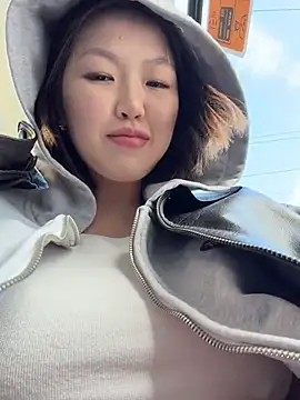 CreamPuff- - Pinch nipples+ahegao in tram