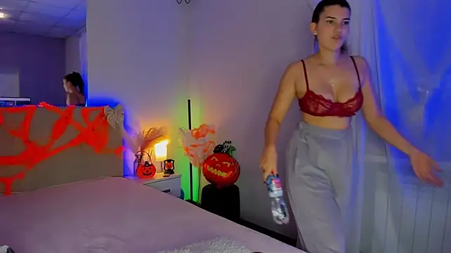 Laura_Leee