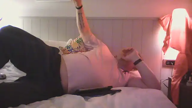 Mic_Oxinner - Get her to suck my cock1000