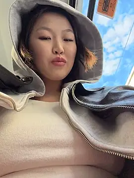 CreamPuff- - Spread pussy close up in tram