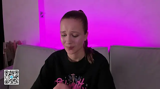 Anellyball - flash boobs