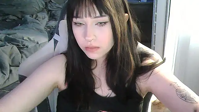 BodyEva - cute face